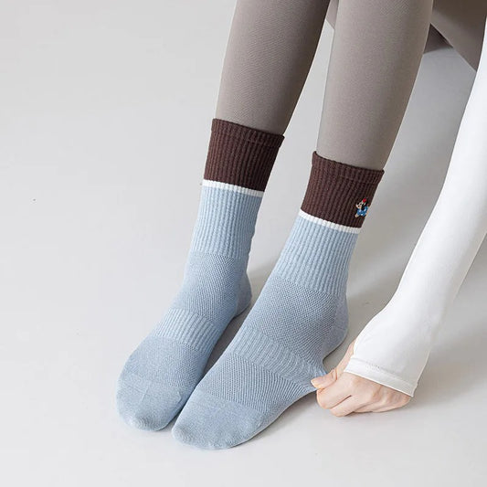 chaussette de pilates brodée-bleu