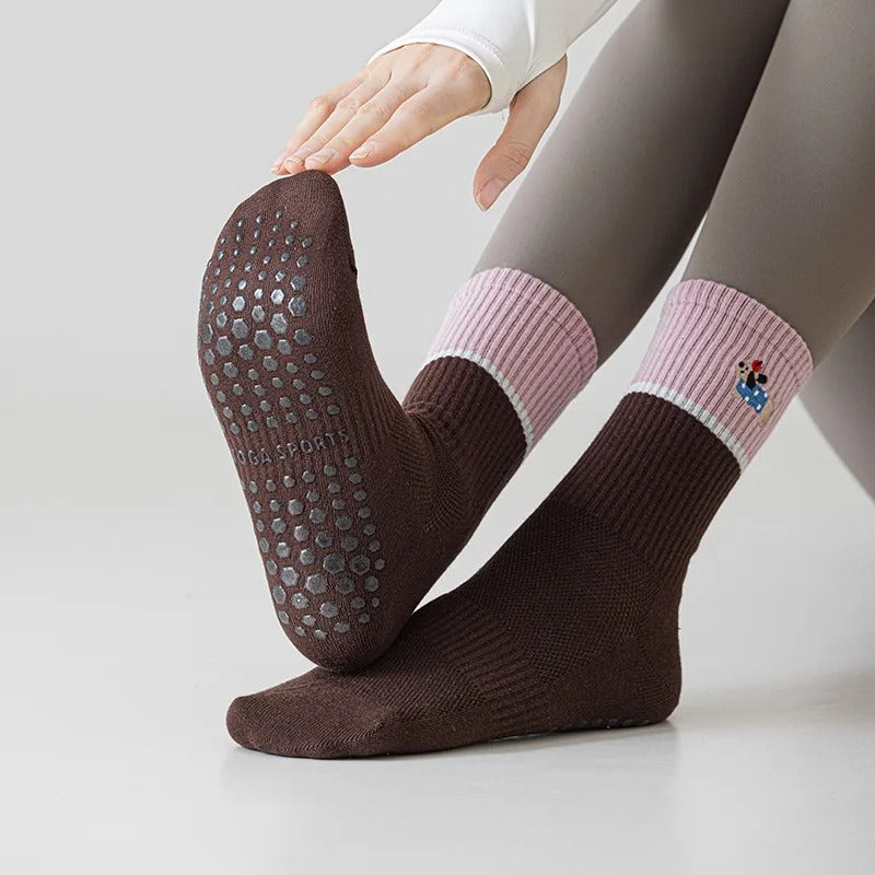 chaussette de pilates brodée marron