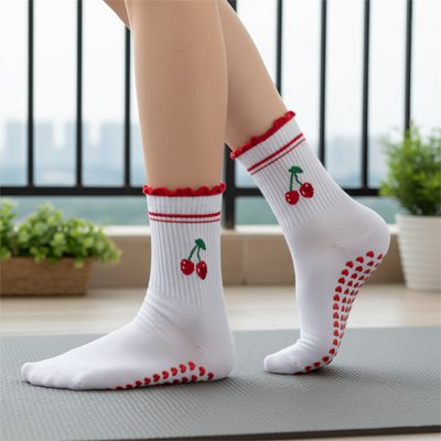 chaussette antidérapante pilates fun motif cerises rouges